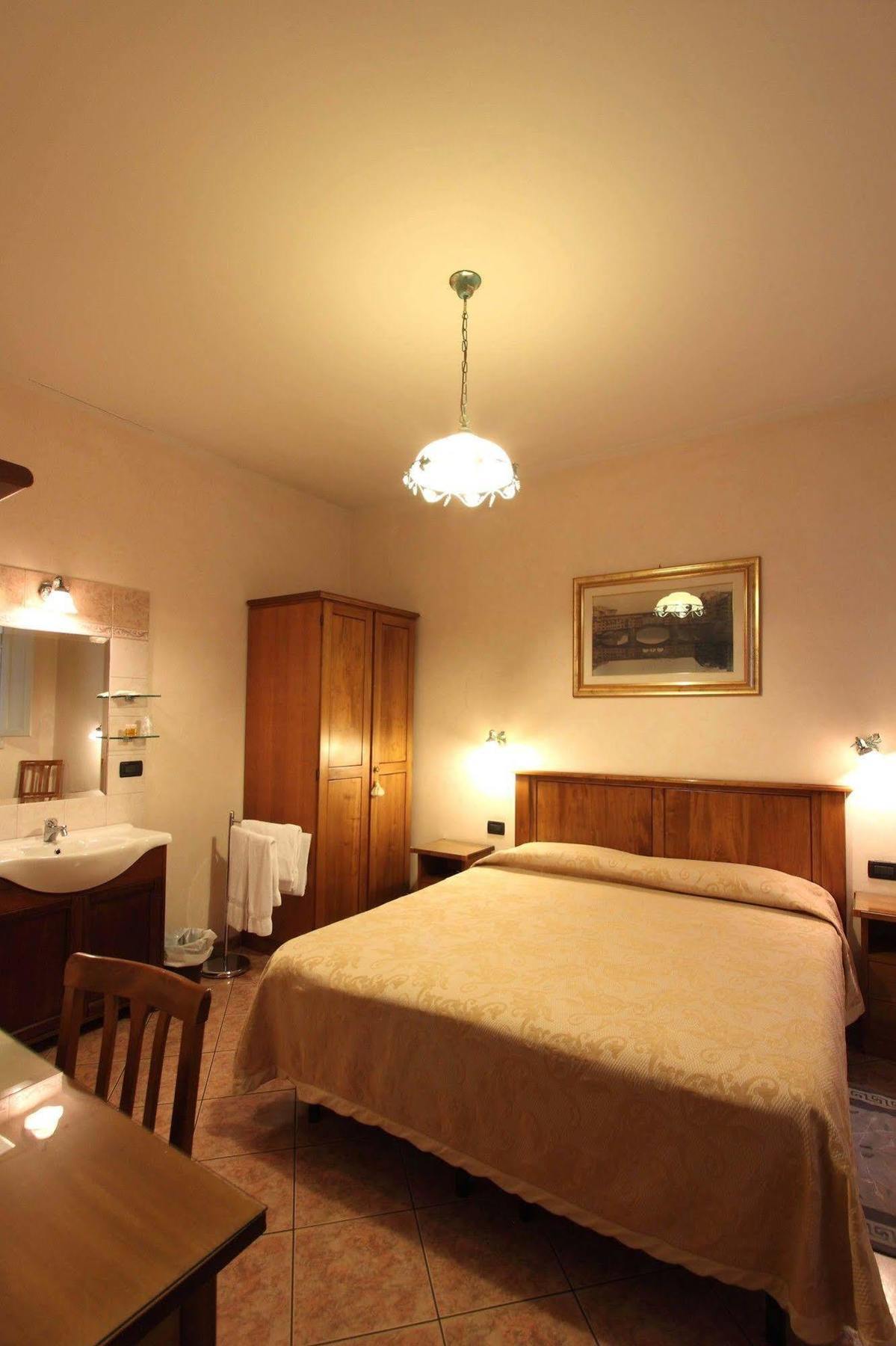 Hotel Margaret Florence Ngoại thất bức ảnh